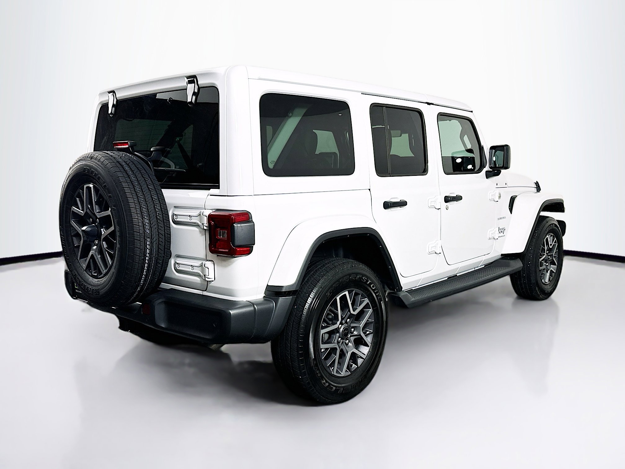 Used 2024 Jeep Wrangler Sahara w/ Technology Group image 9