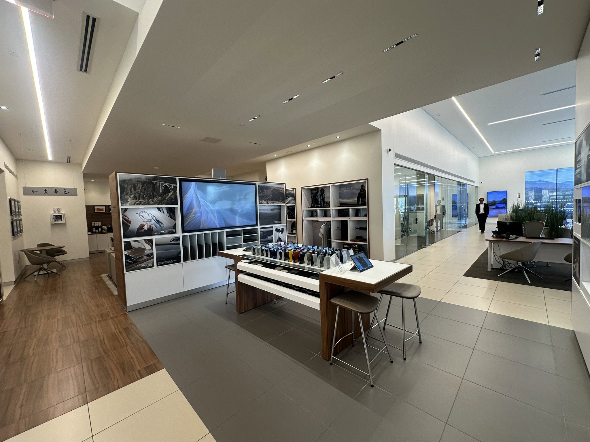 Used 2026 Rivian R1S Adventure image 38