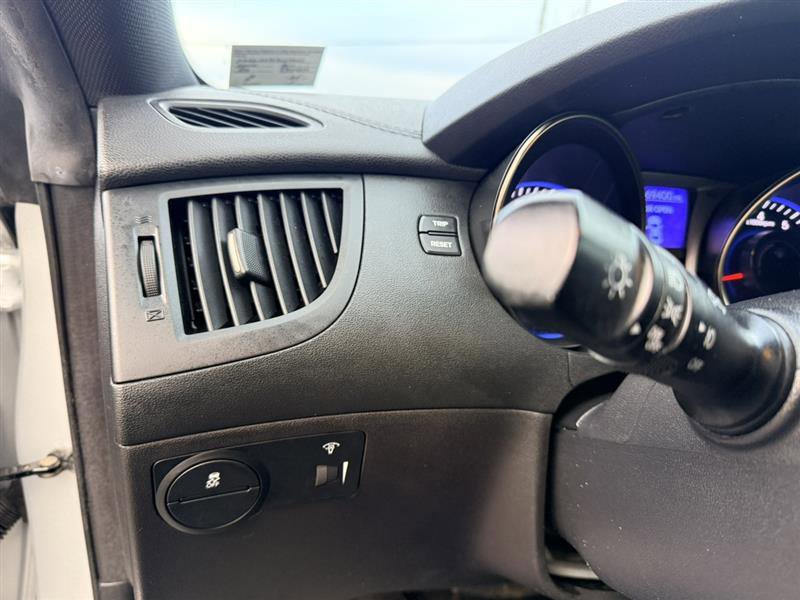 Used 2013 Hyundai Genesis 3.8 image 24