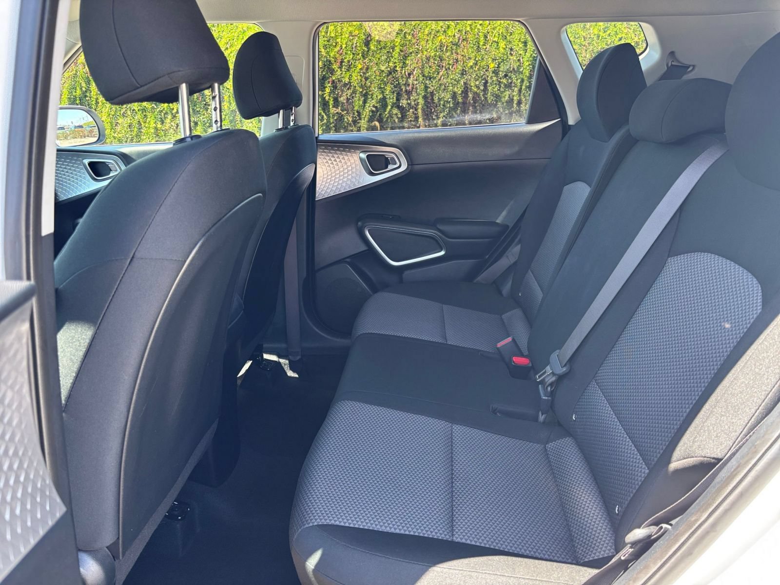 Used 2025 Kia Soul LX w/ LX Technology Package FWD image 22