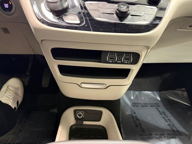 Used 2024 Chrysler Pacifica Touring-L image 22
