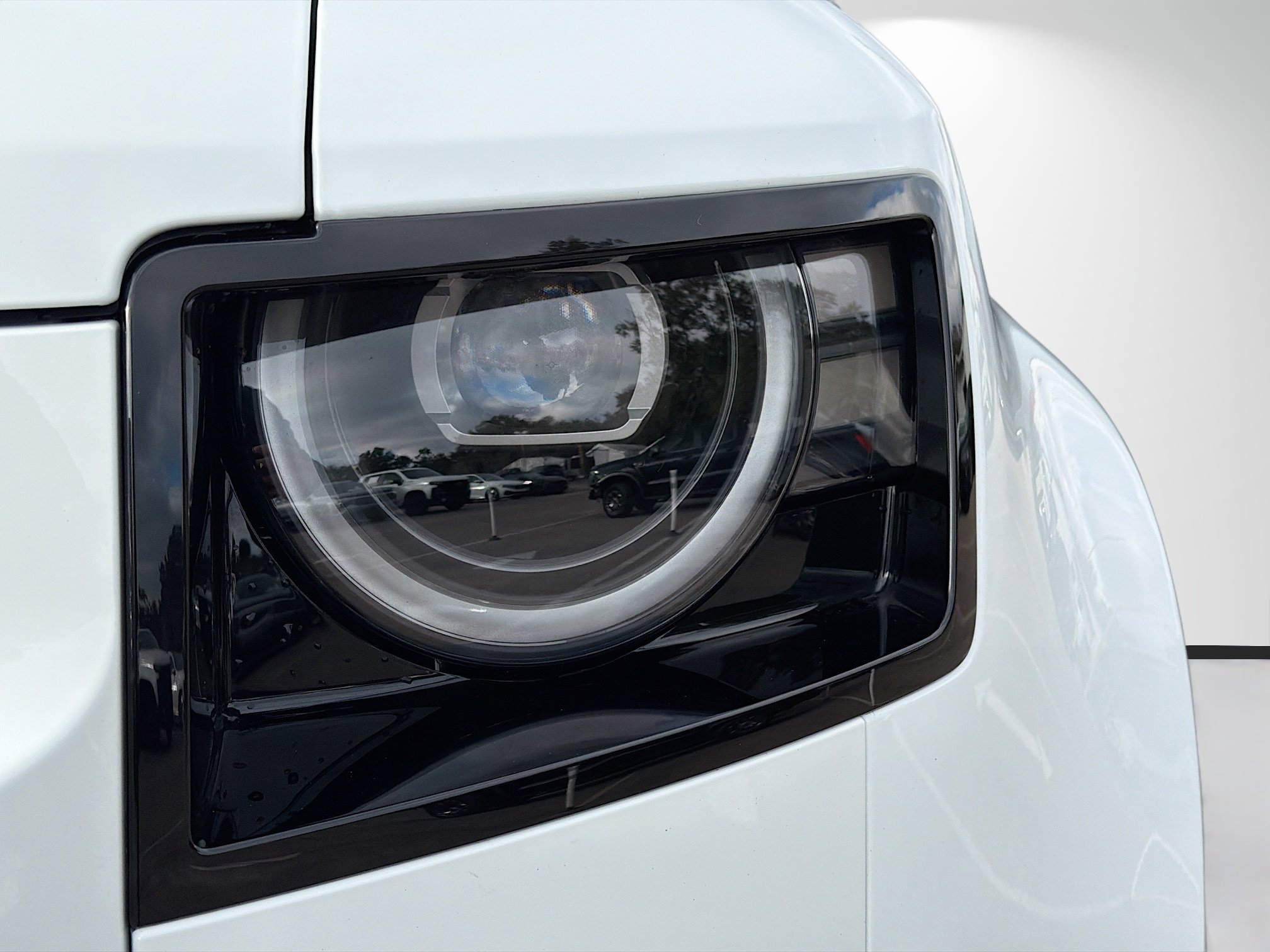 New 2026 Land Rover Defender 110 X-Dynamic SE image 9