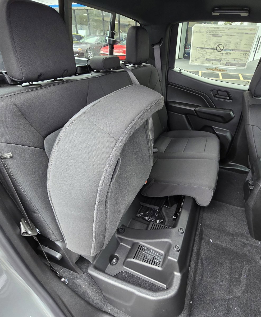 Used 2024 Chevrolet Colorado W/T w/ Technology Package image 18