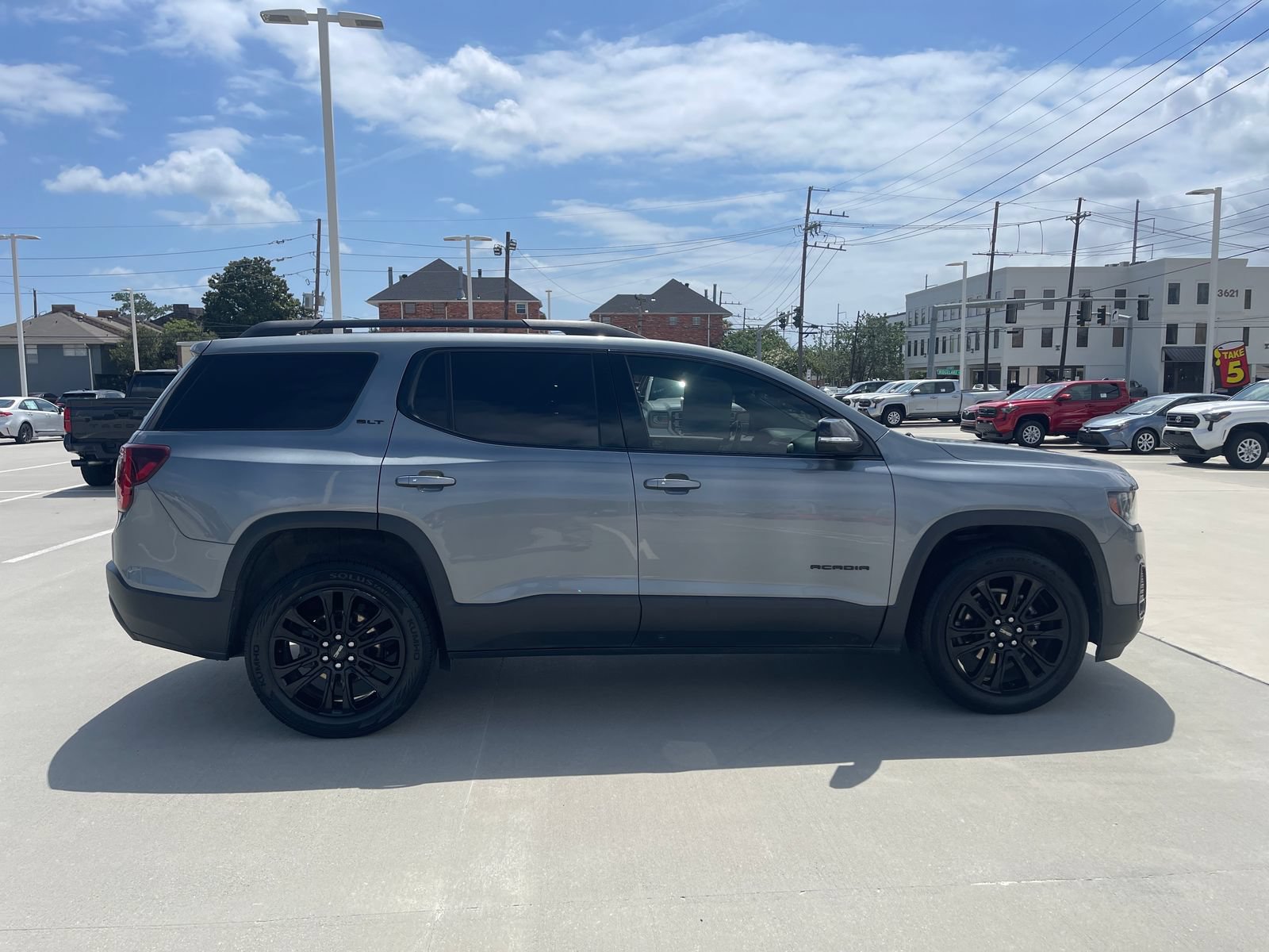 Used 2022 GMC Acadia SLT w/ Elevation Edition FWD image 7