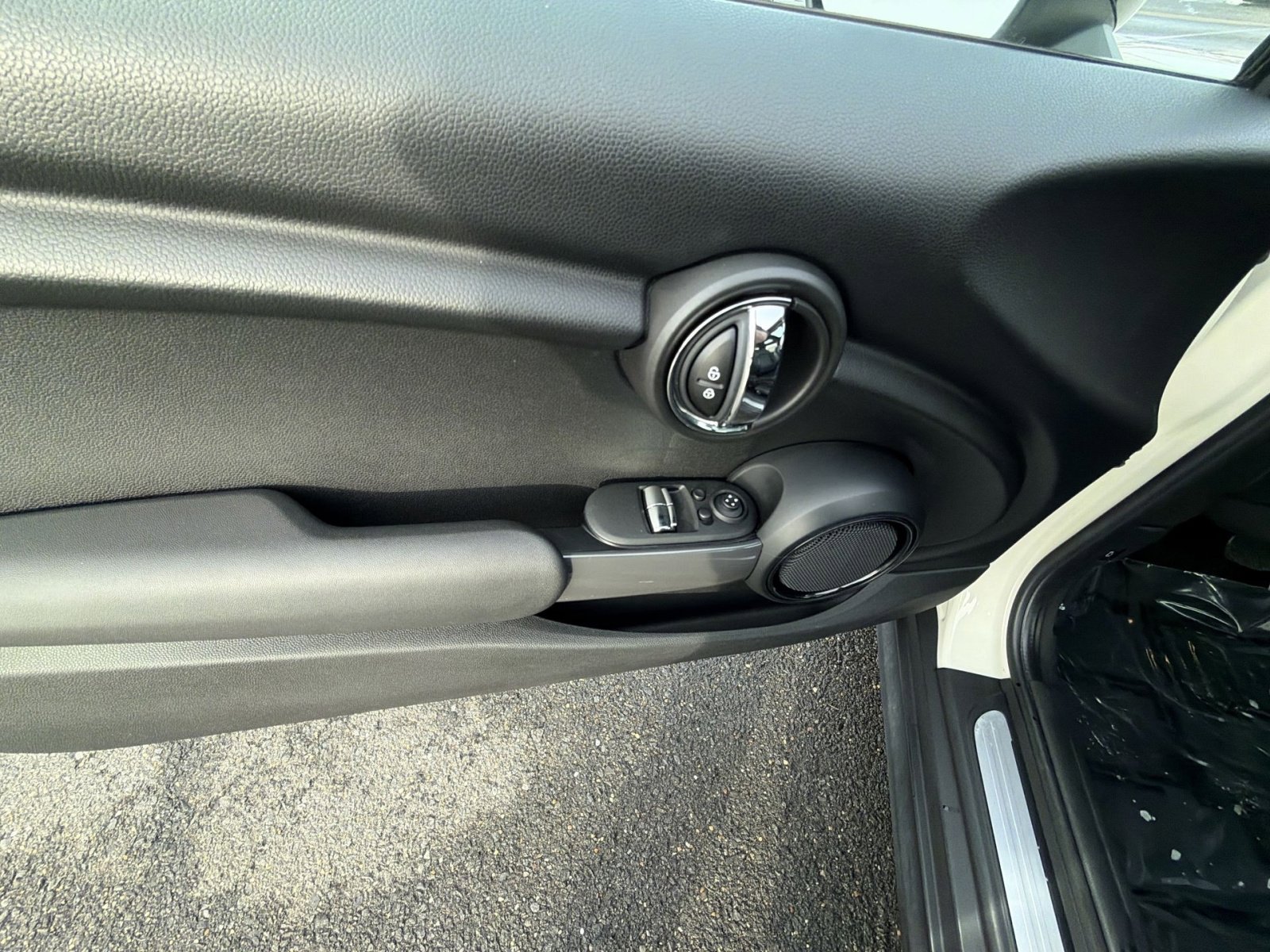 Used 2014 MINI Cooper 2-Door Hardtop image 15