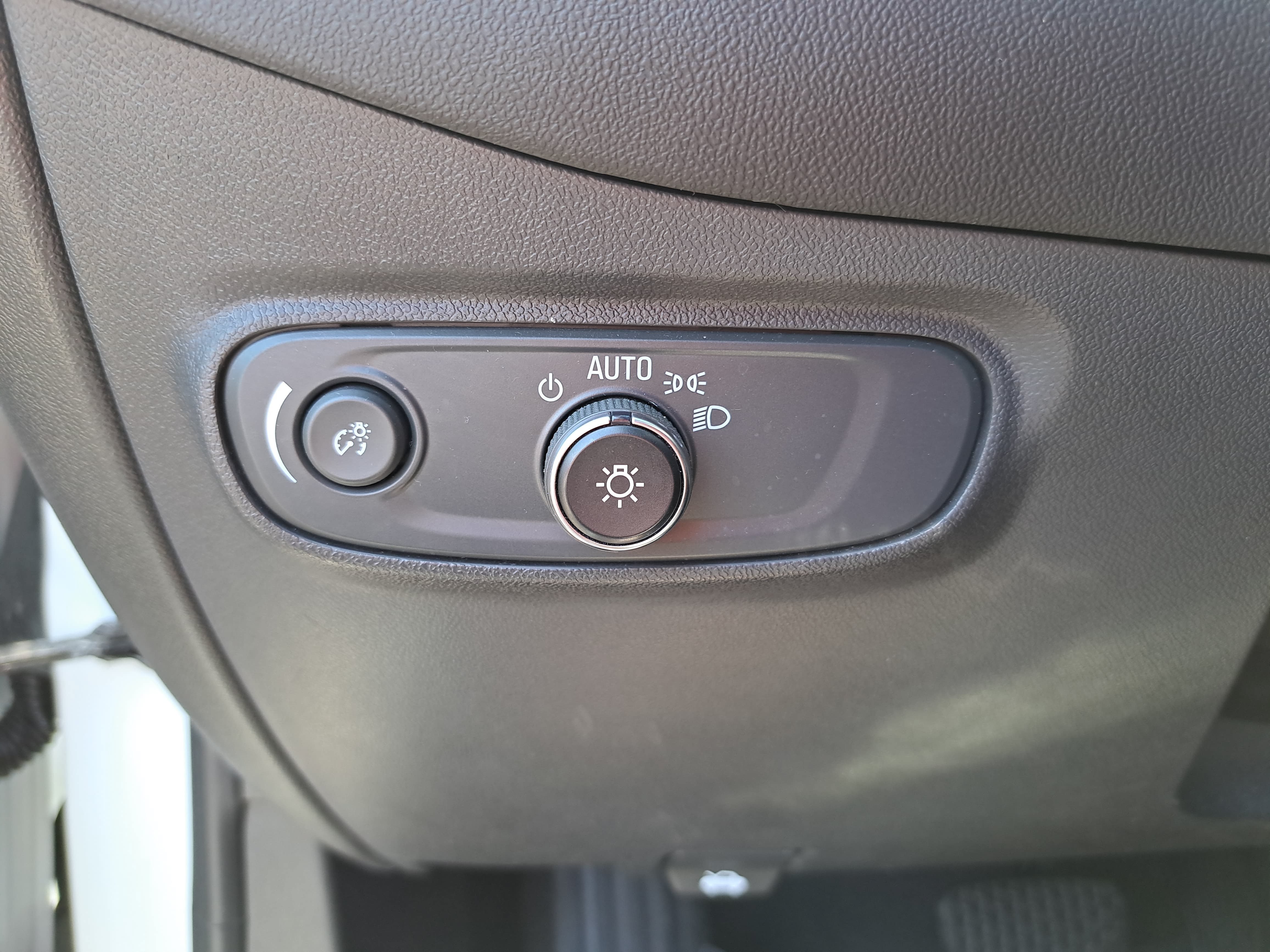 Used 2022 Chevrolet Equinox LS w/ LS Convenience Package FWD image 21