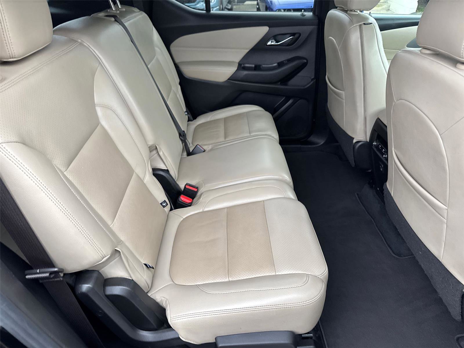 Used 2023 Chevrolet Traverse LS image 18