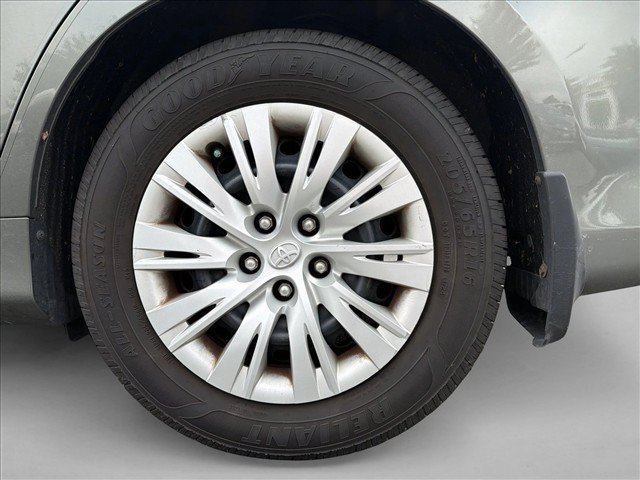 Used 2014 Toyota Camry LE FWD image 15
