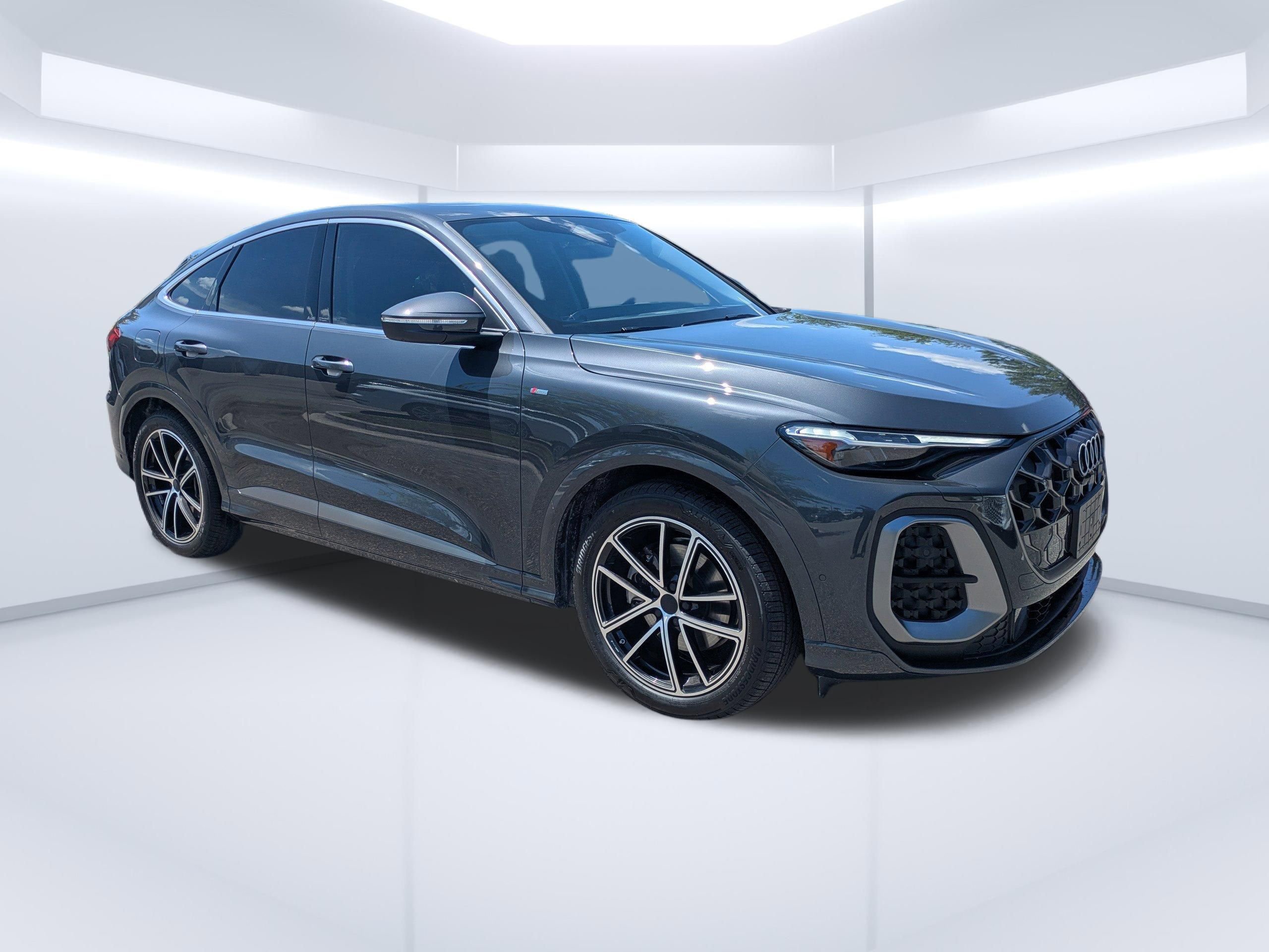 Certified 2025 Audi Q5 Prestige image 1