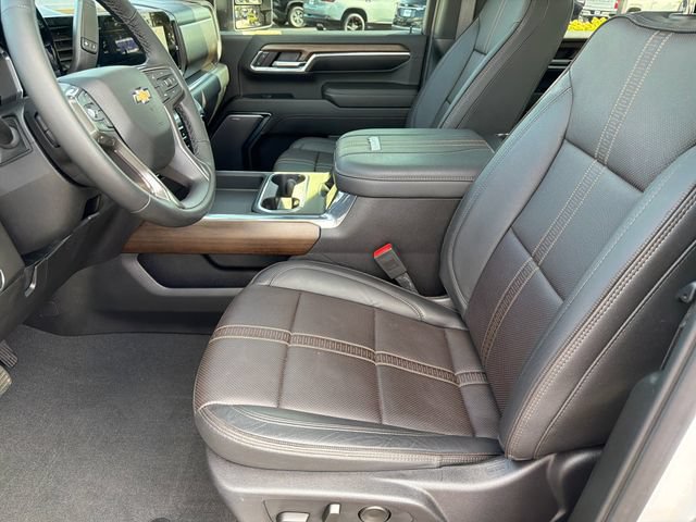 Used 2024 Chevrolet Silverado 3500 High Country w/ Technology Package AWD/4WD image 3