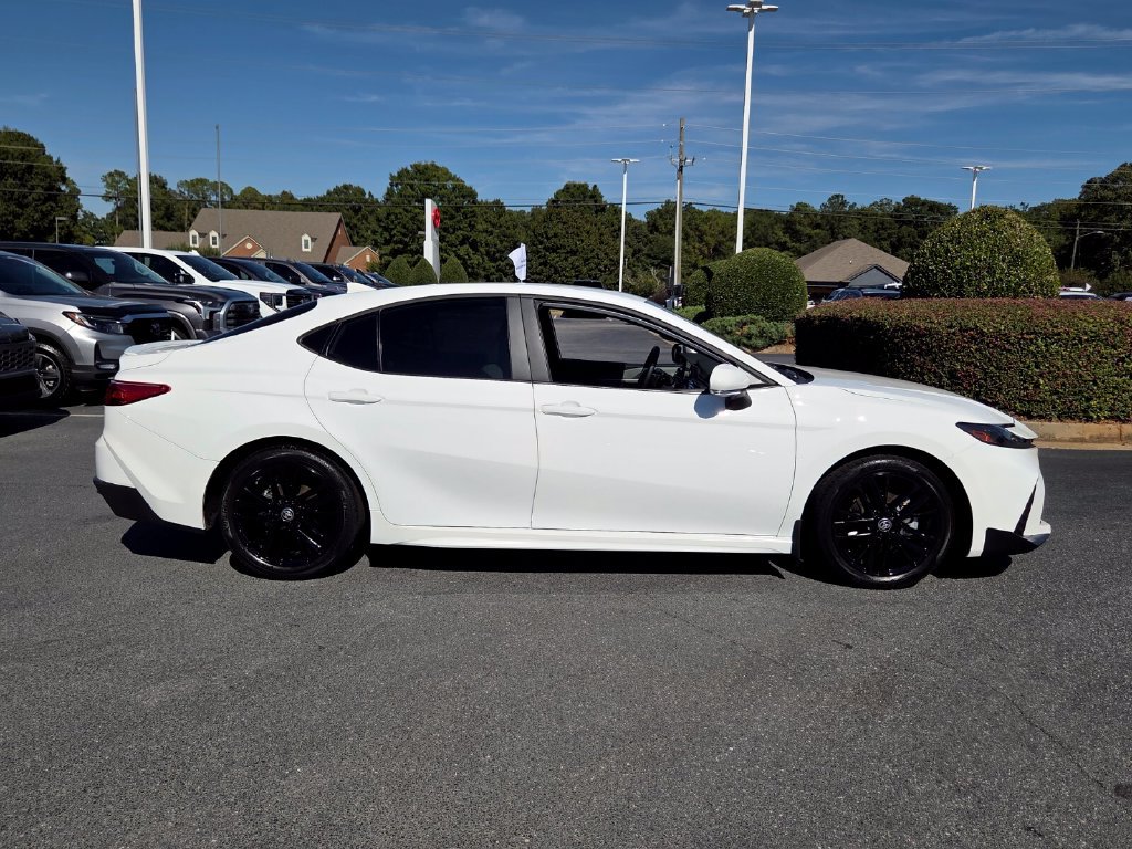 Used 2025 Toyota Camry SE FWD image 13