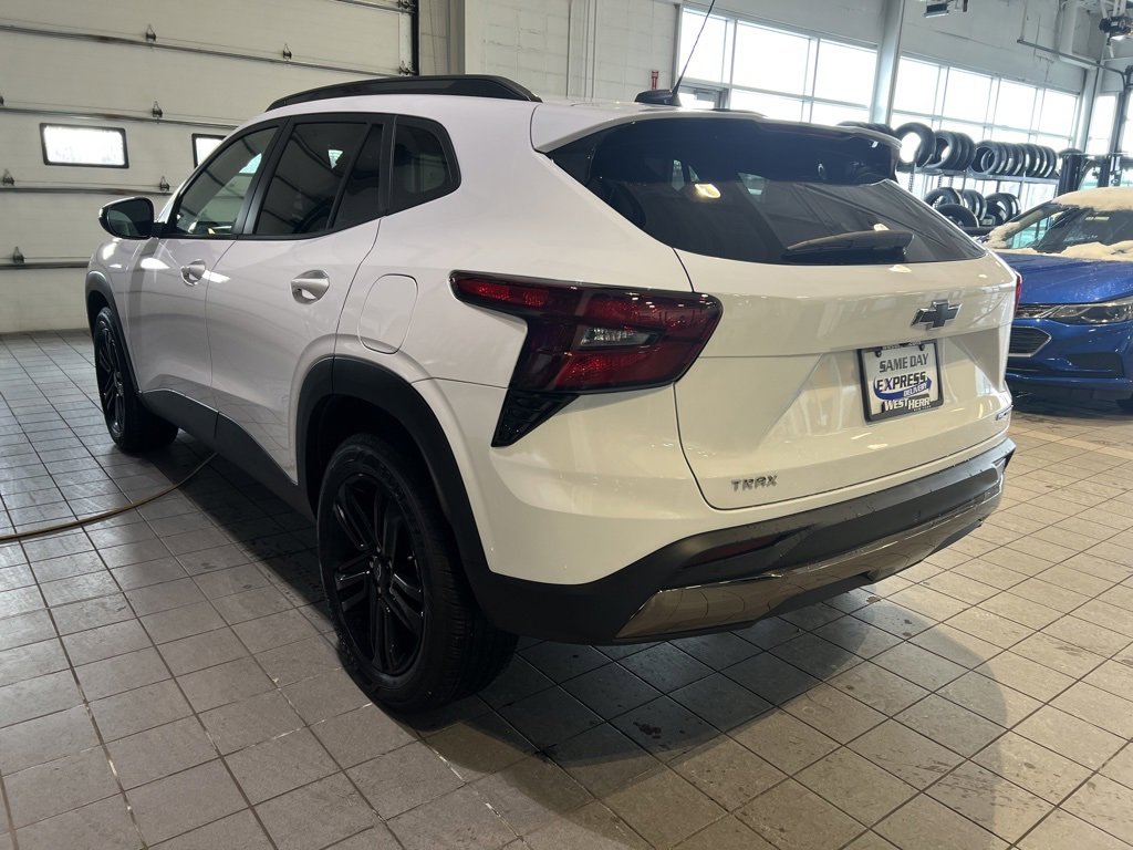 Used 2025 Chevrolet Trax ACTIV w/ Sunroof Package image 6