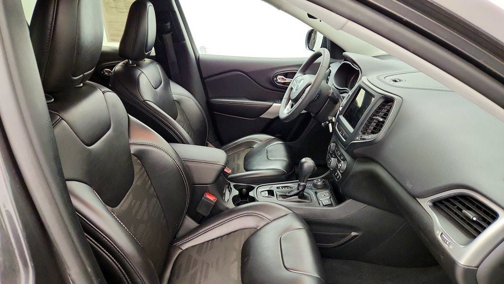 Used 2022 Jeep Cherokee Latitude AWD/4WD image 22