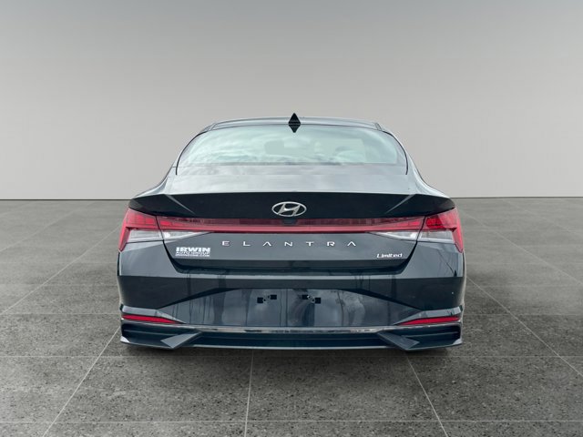 Used 2023 Hyundai Elantra Limited image 4