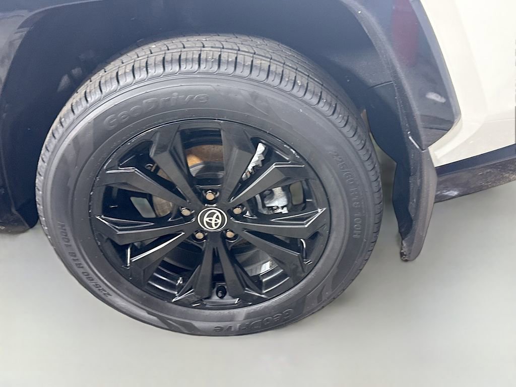 Used 2022 Toyota RAV4 SE image 29