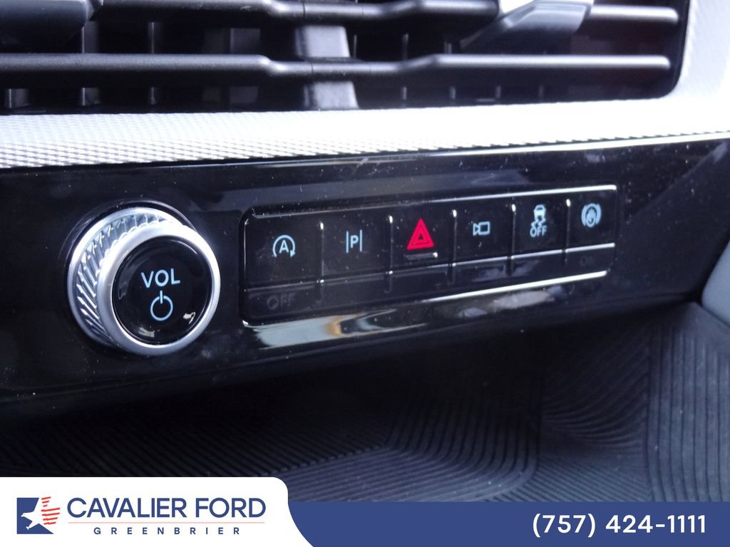 Used 2026 Ford Explorer Active AWD/4WD image 28