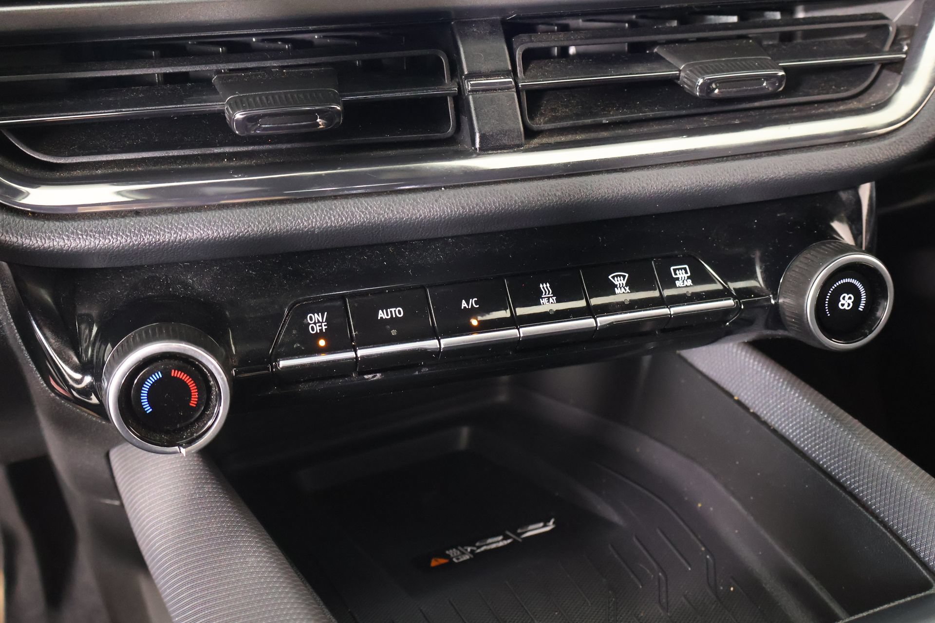 Used 2025 Chevrolet Equinox EV RS FWD image 8