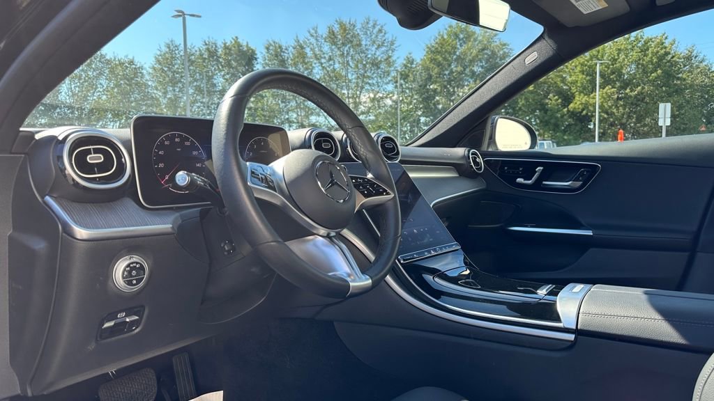 Used 2025 Mercedes-Benz C 300 Sedan image 26