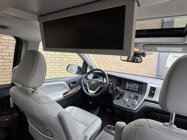 Used 2019 Toyota Sienna Limited Premium image 19