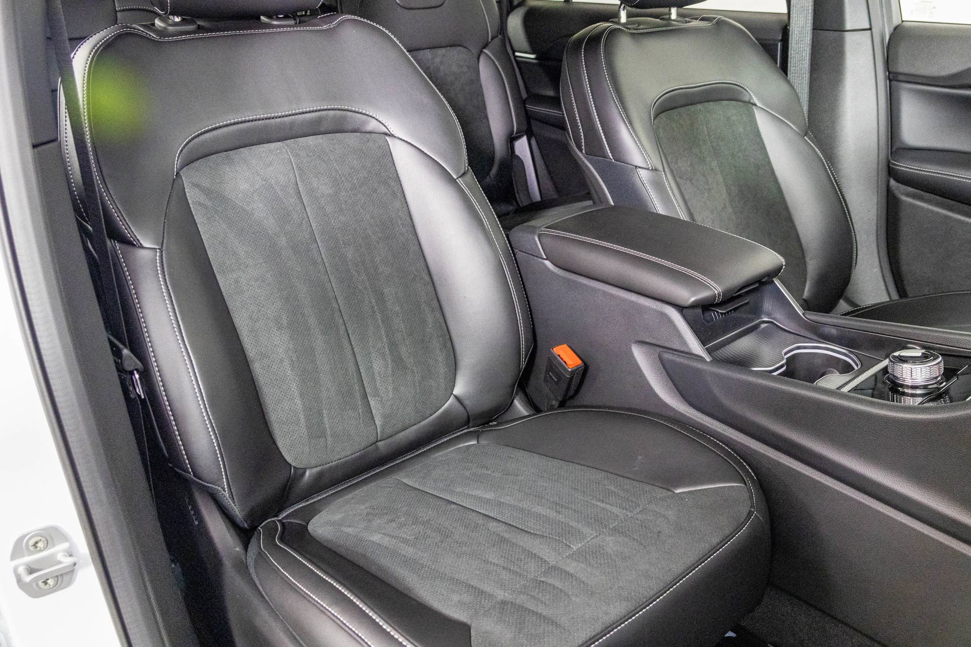 New 2025 Jeep Grand Cherokee L Altitude image 40