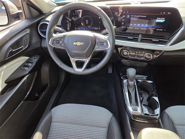 Certified 2025 Chevrolet Trax LT w/ LT Convenience Package image 14