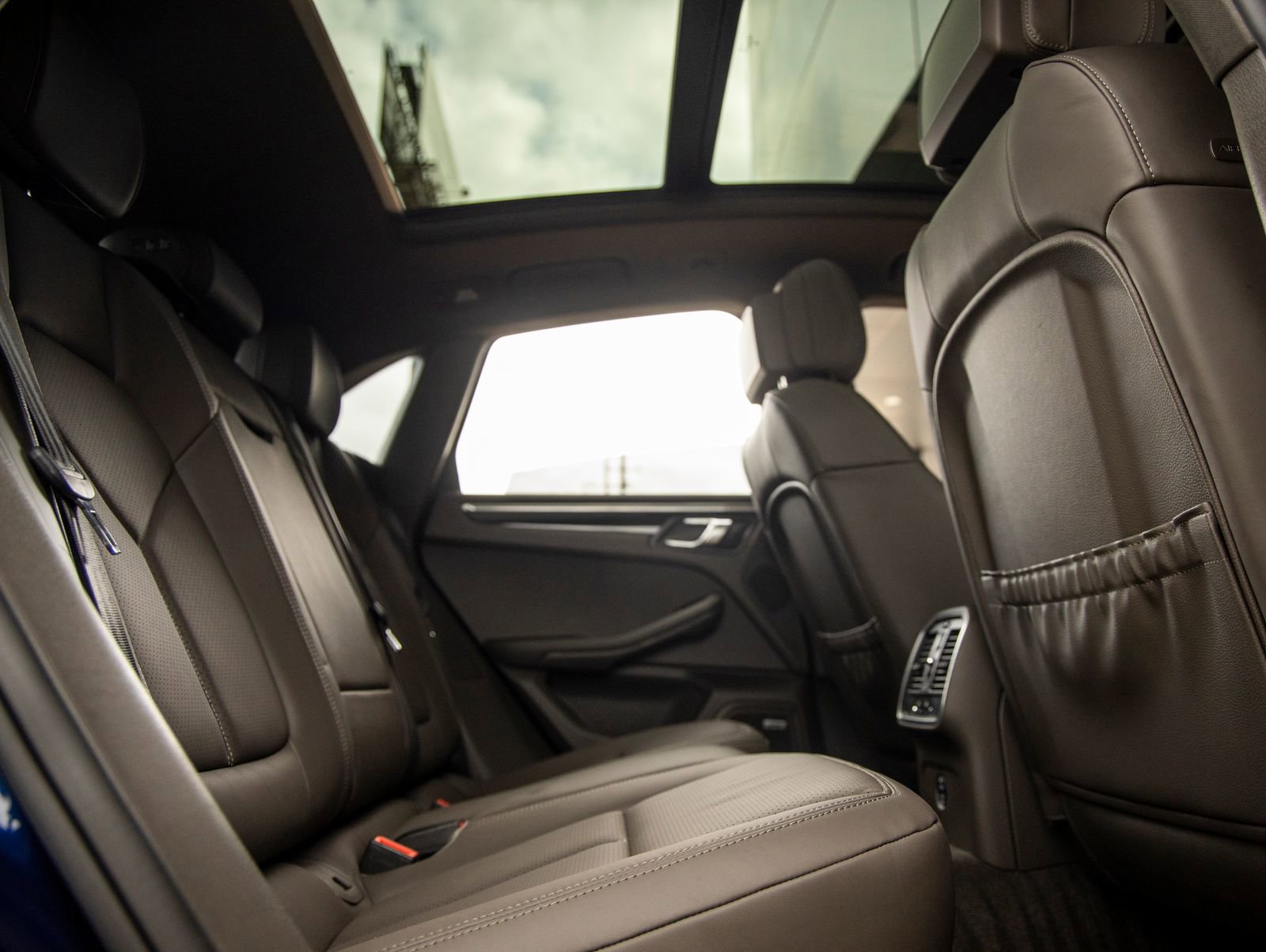 Certified 2025 Porsche Macan image 45