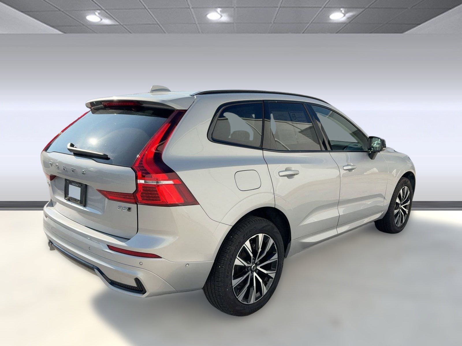 Certified 2025 Volvo XC60 B5 Plus image 9
