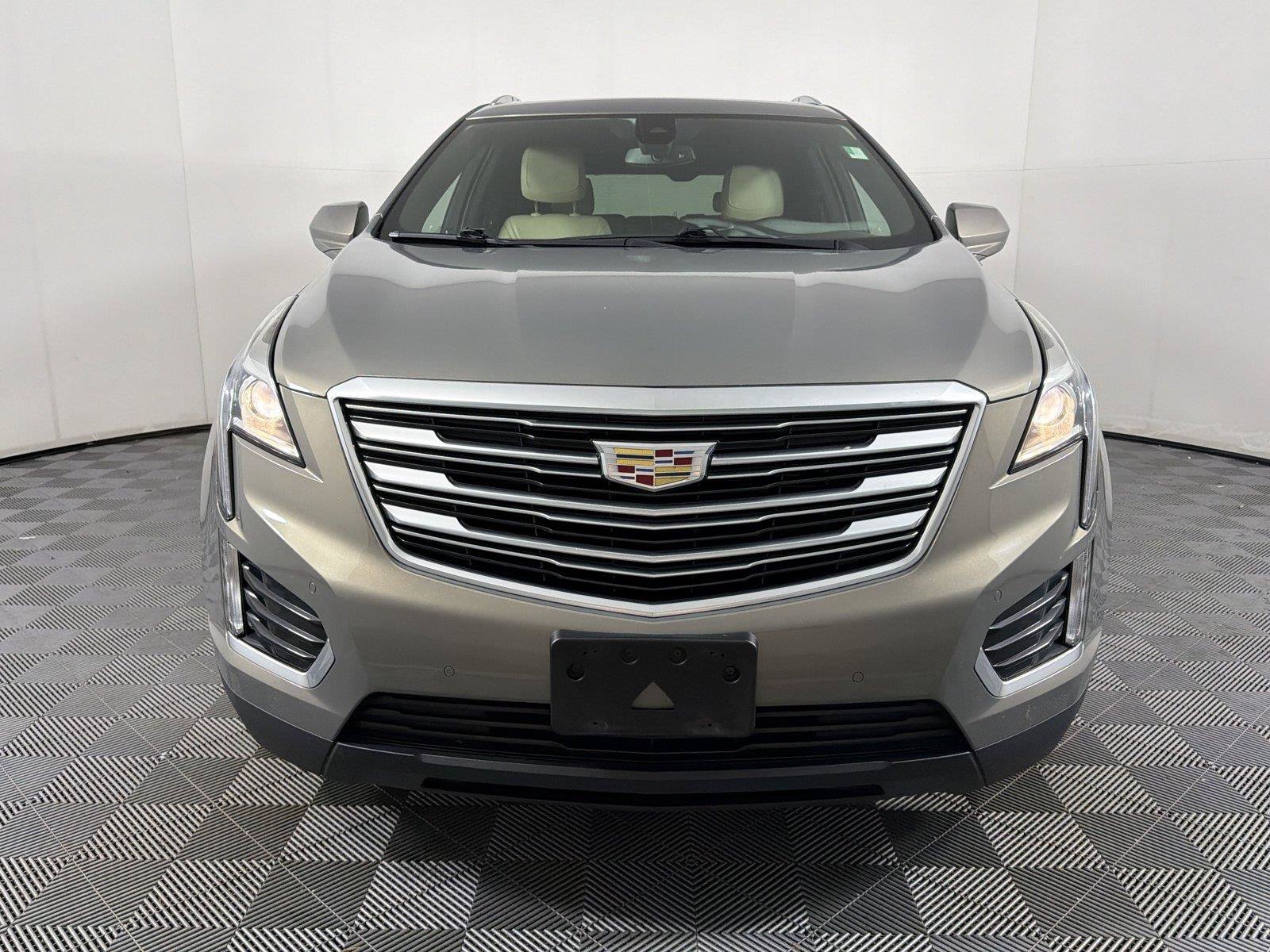 Used 2018 Cadillac XT5 Luxury w/ Driver Awareness Package FWD image 2