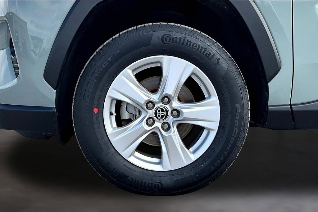 Used 2021 Toyota RAV4 XLE image 33