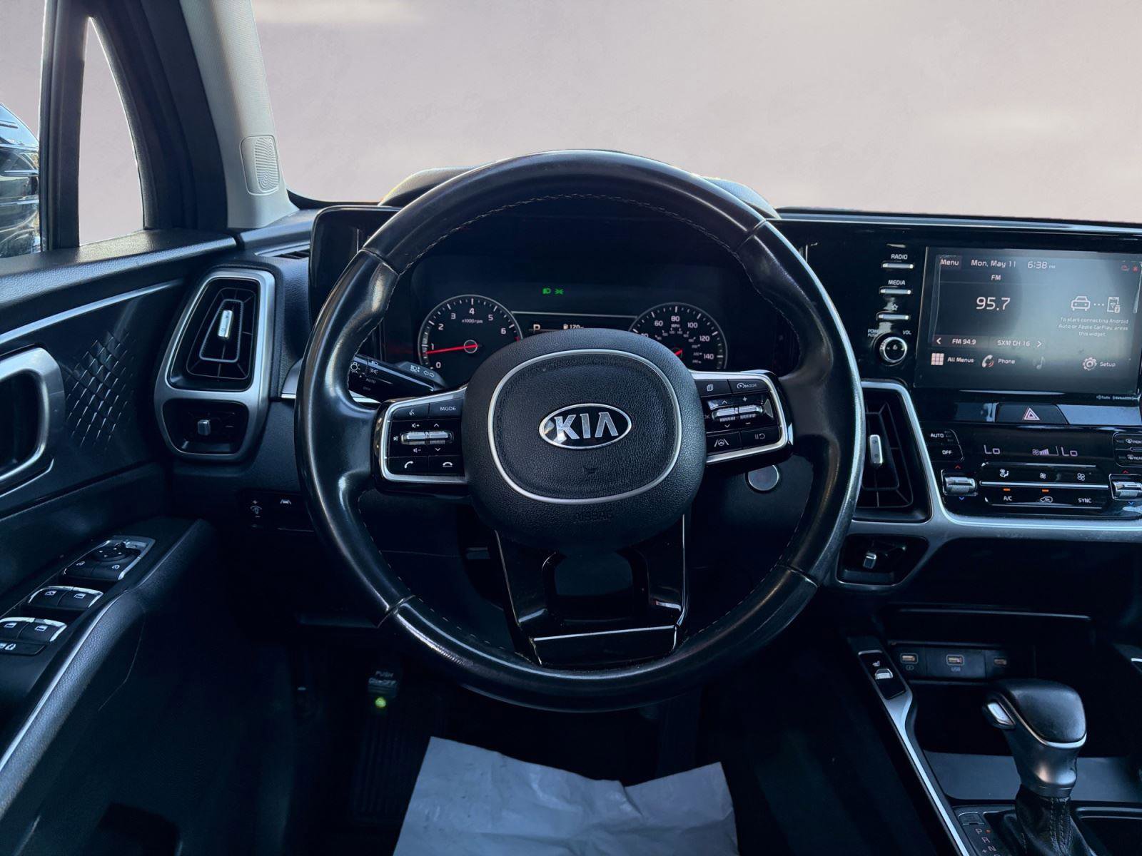 Used 2021 Kia Sorento S FWD image 12