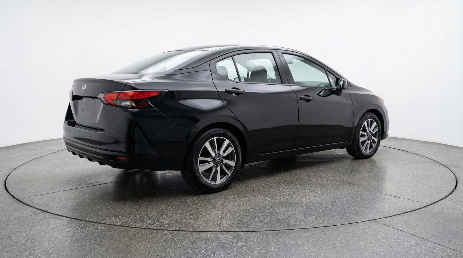 Used 2025 Nissan Versa SV FWD image 9