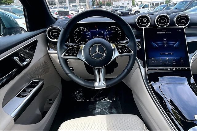 Used 2026 Mercedes-Benz GLC 300 4MATIC image 4