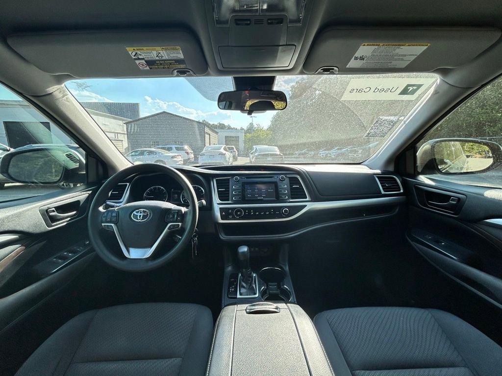 Used 2017 Toyota Highlander LE FWD image 12