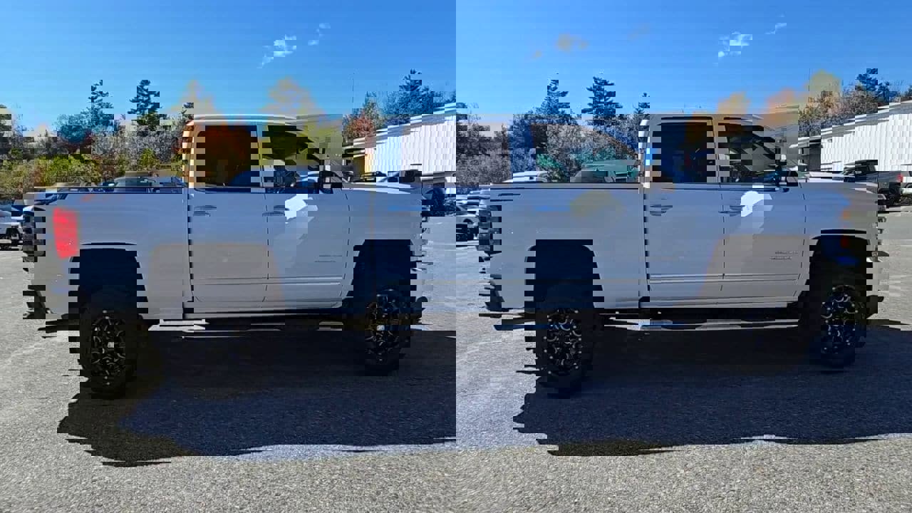 Used 2019 Chevrolet Silverado 2500 LTZ w/ Vortec Plus Package image 45