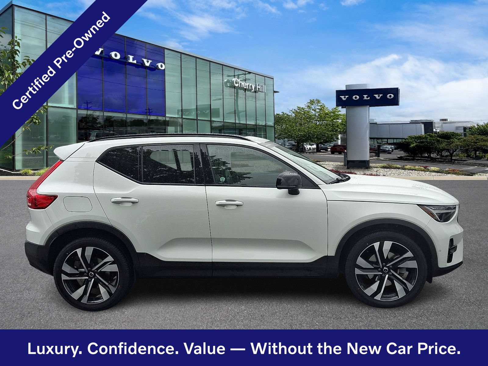 Certified 2024 Volvo XC40 B5 Plus w/ Protection Package Premier AWD/4WD image 8