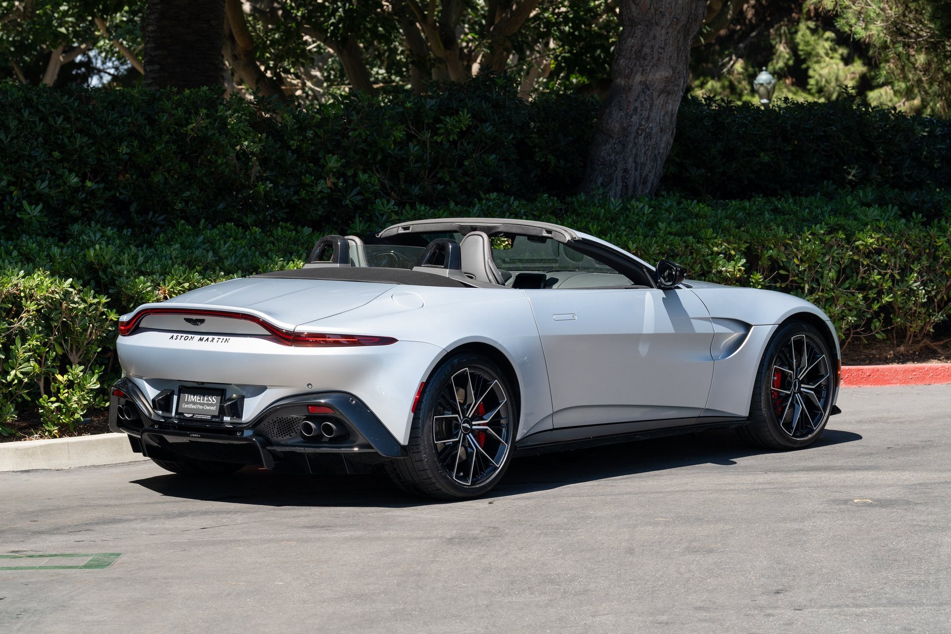 Used 2023 Aston Martin V8 Vantage Roadster image 4