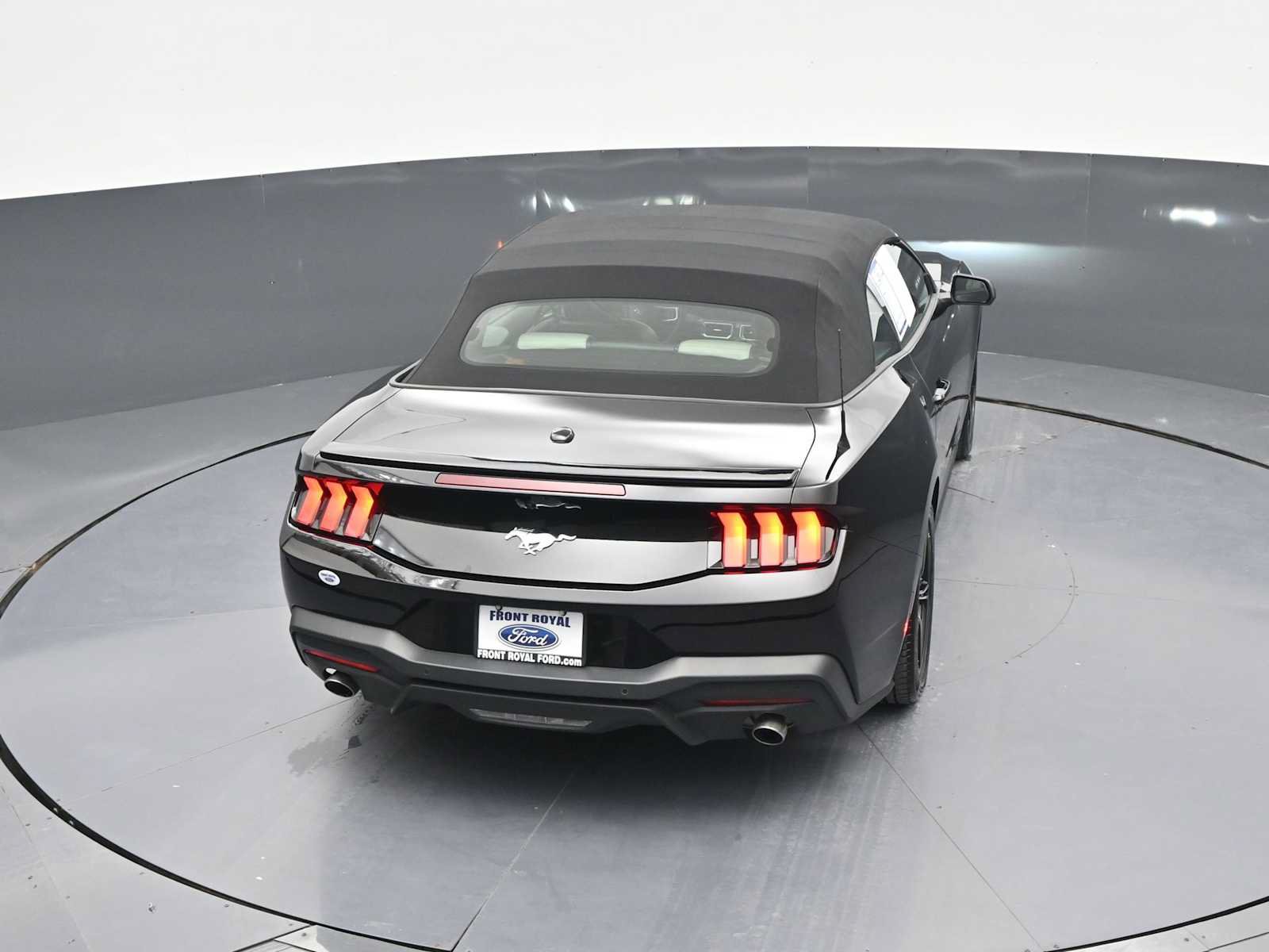 Used 2025 Ford Mustang Premium RWD image 30