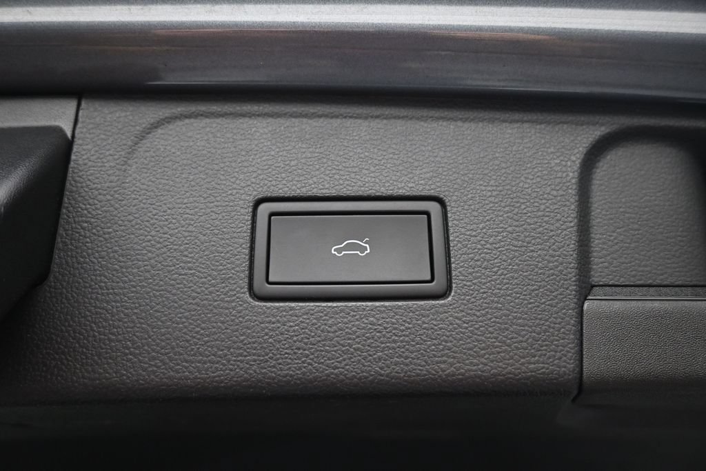 Used 2025 Volkswagen Atlas SE AWD/4WD image 21