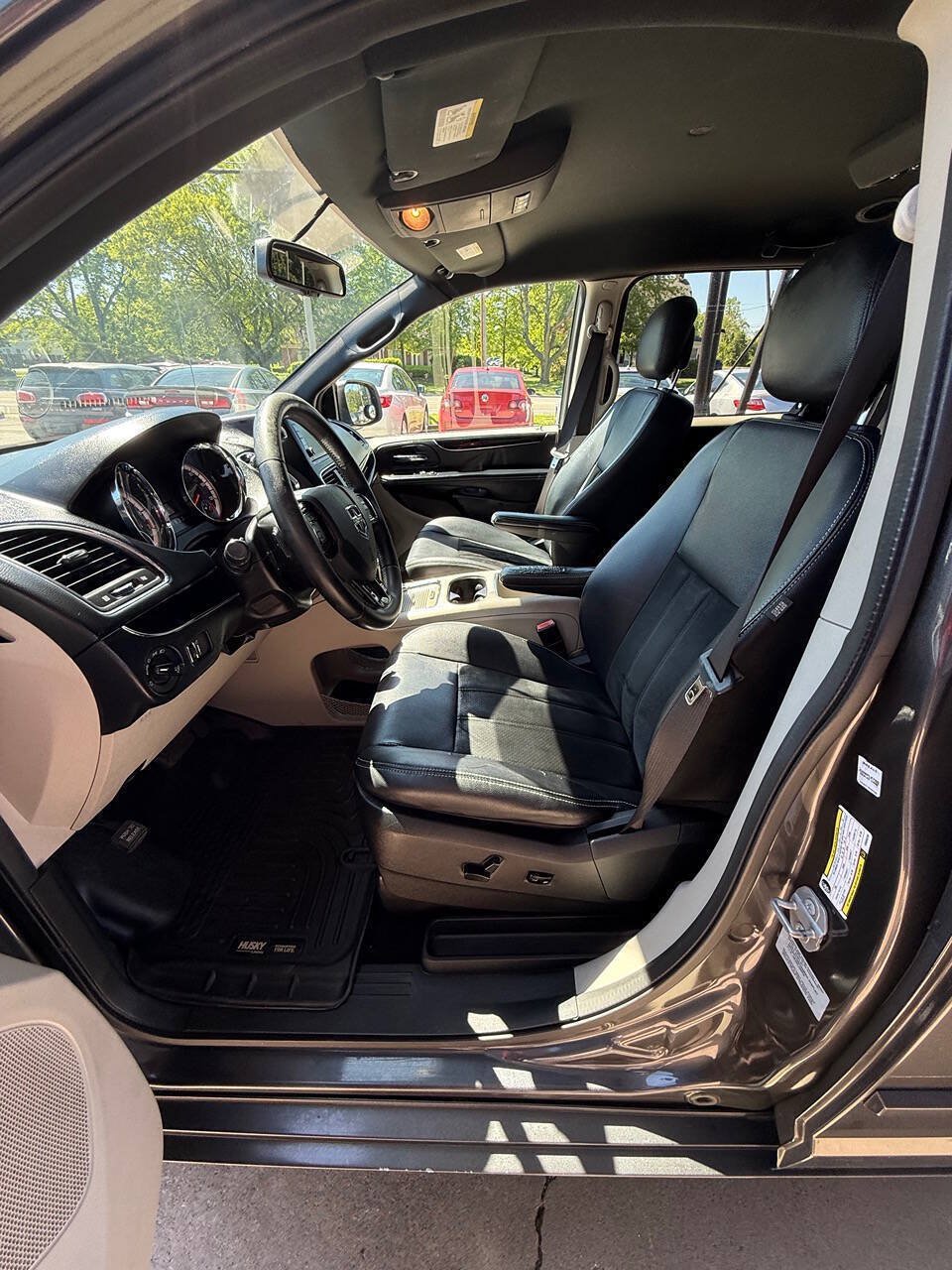 Used 2017 Dodge Grand Caravan SXT FWD image 19