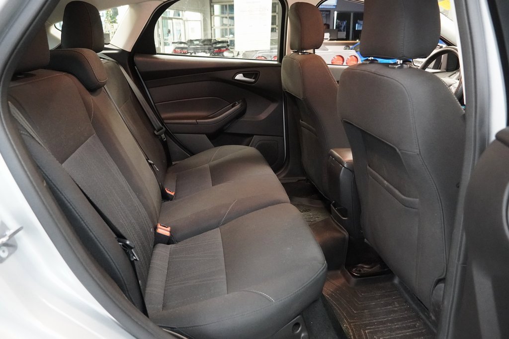 Used 2017 Ford Focus SE w/ SE Winter Package image 27