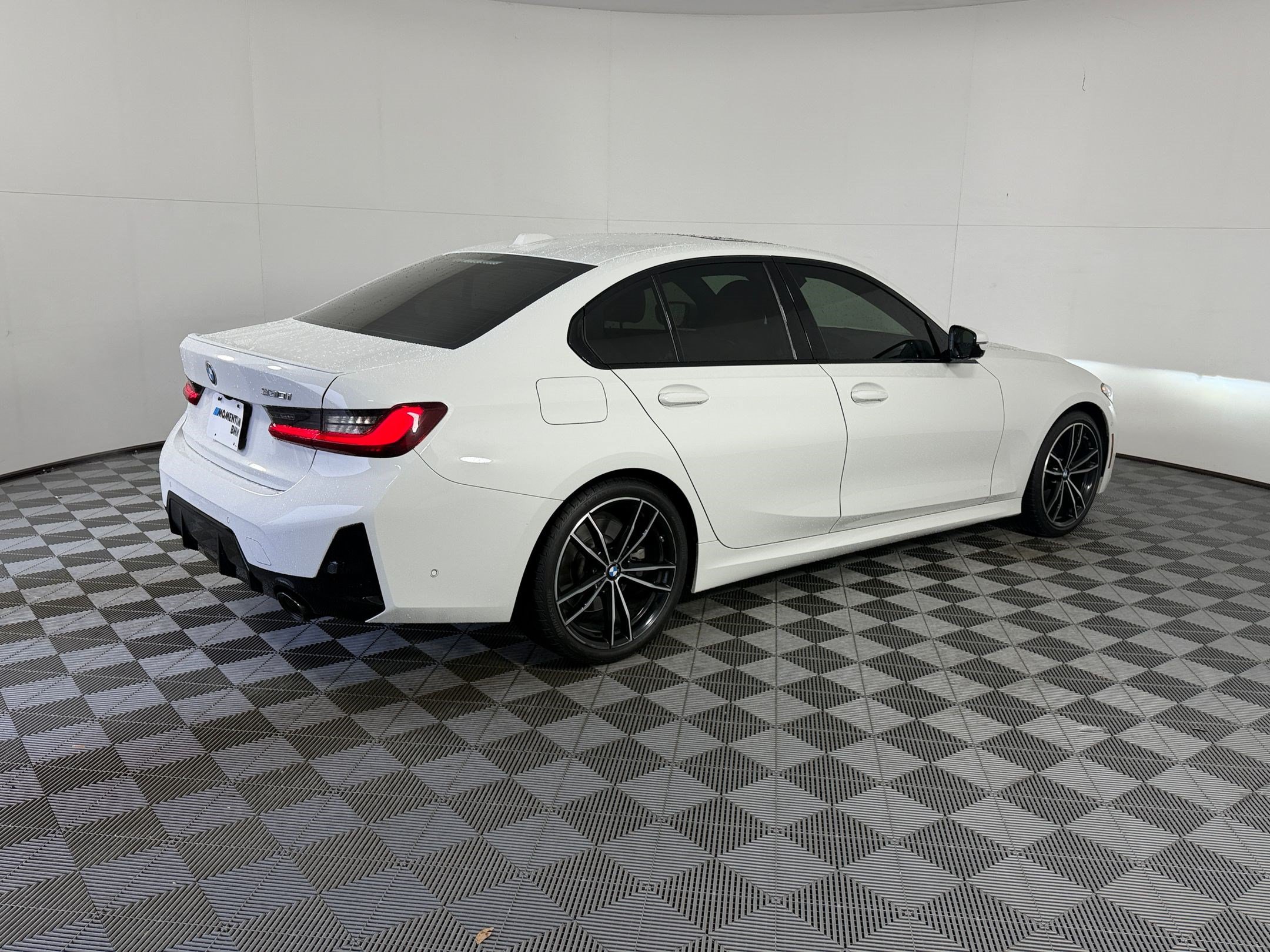 Used 2023 BMW 330i Sedan w/ M Sport Package RWD image 9