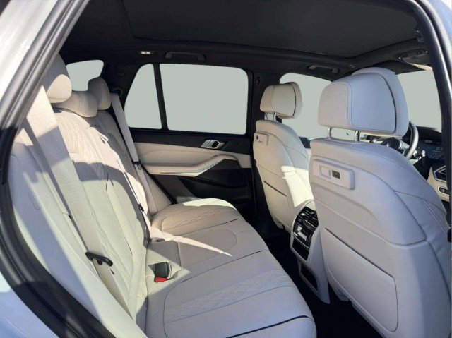 Used 2022 BMW X5 xDrive40i w/ M Sport Package image 25