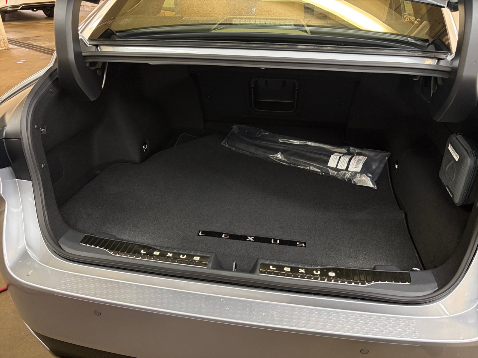 New 2026 Lexus ES 350h AWD w/ Convenience Package image 32