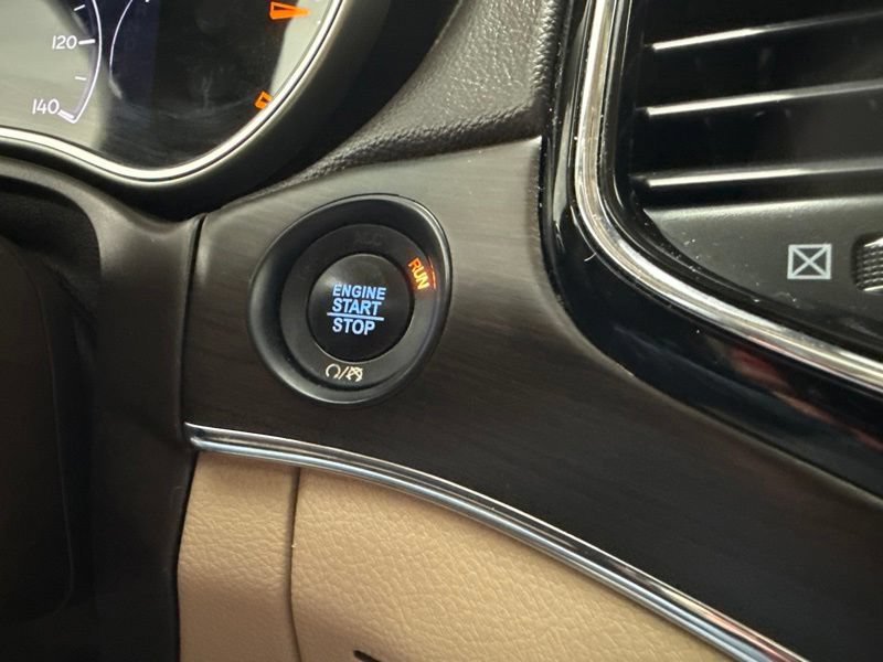 Used 2019 Jeep Grand Cherokee Overland AWD/4WD image 31