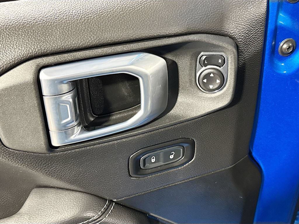 Used 2022 Jeep Wrangler Unlimited Sahara AWD/4WD image 26