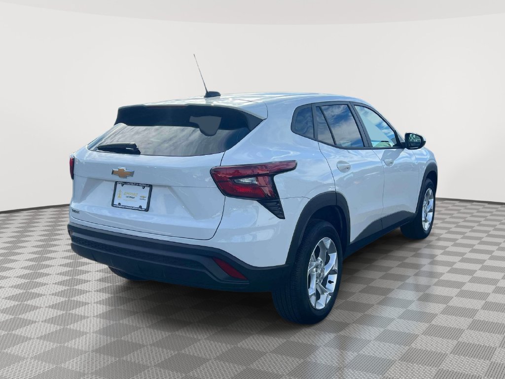 Used 2024 Chevrolet Trax LS w/ LS Convenience Package FWD image 5