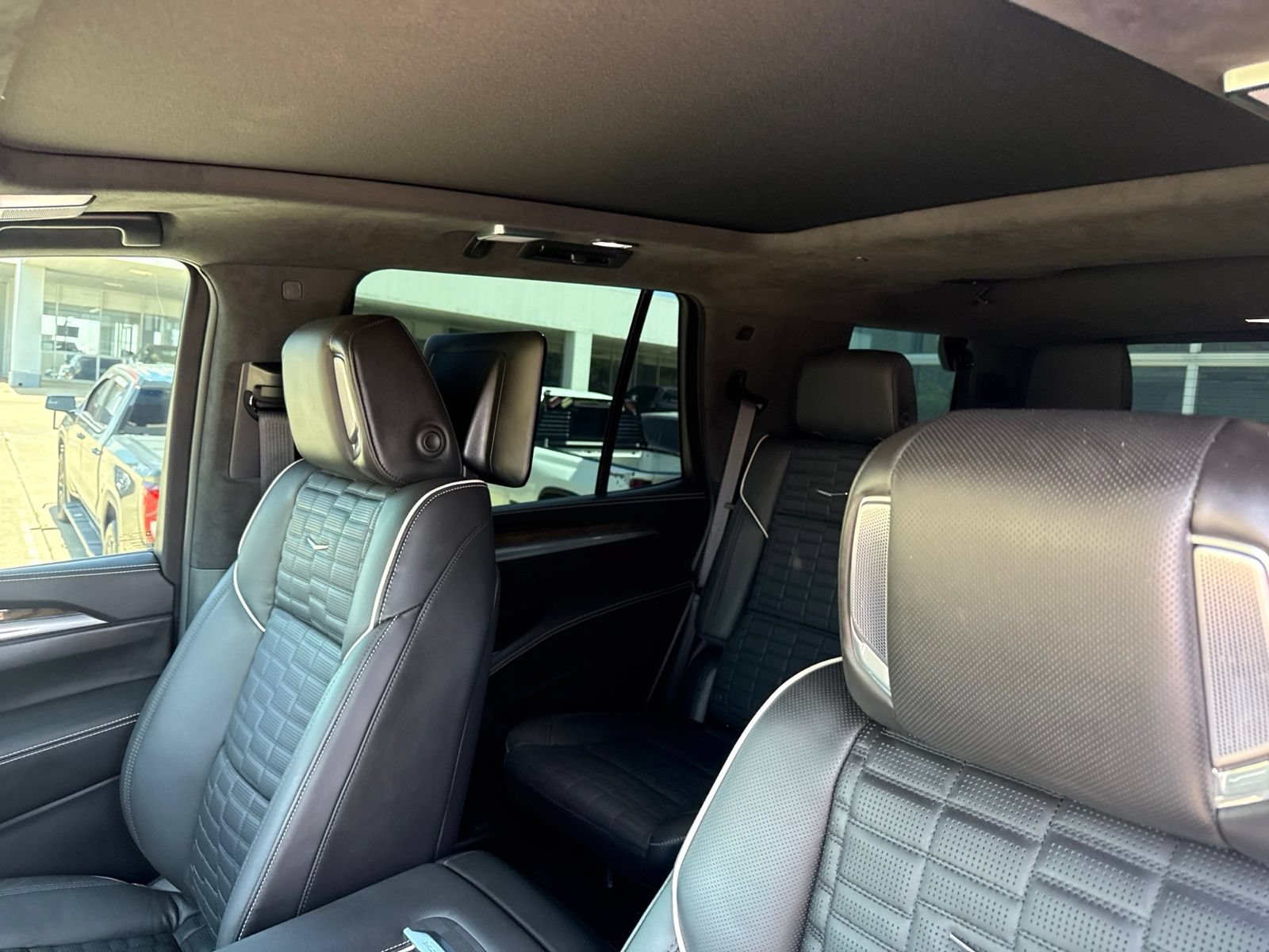 Used 2026 Cadillac Escalade Platinum Sport w/ LPO, ONYX Package AWD/4WD image 29