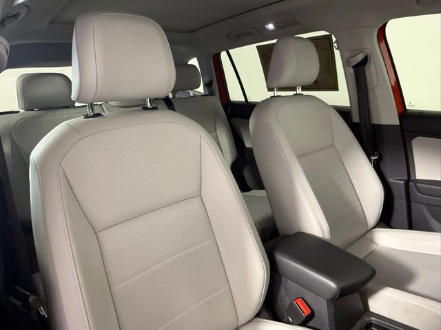 Used 2018 Volkswagen Tiguan SE w/ Panoramic Sunroof Package FWD image 54