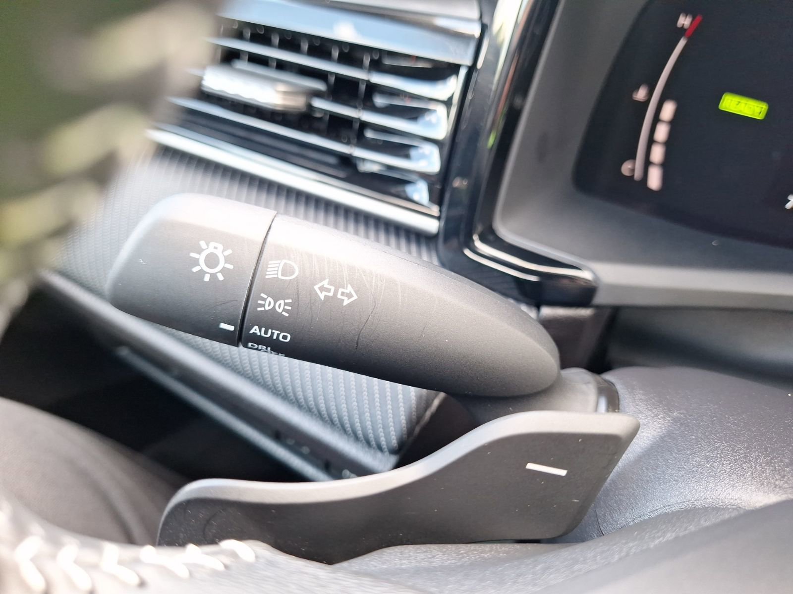 Used 2025 Toyota Camry SE w/ Convenience Package image 22