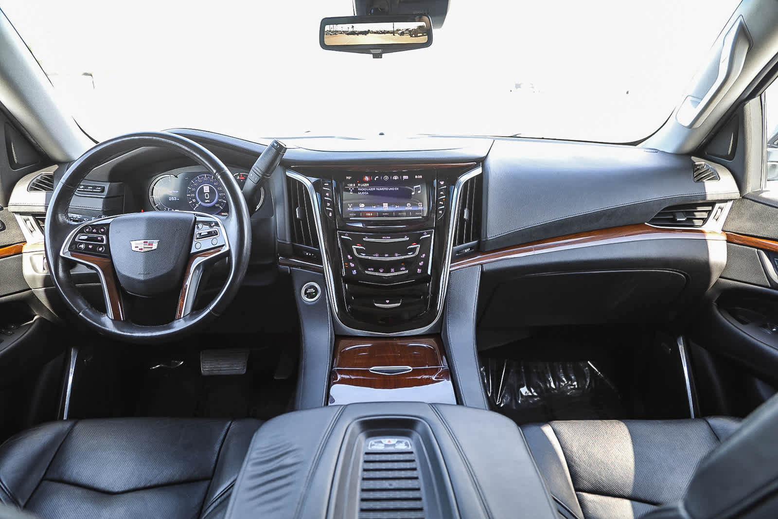 Used 2018 Cadillac Escalade ESV Premium Luxury AWD/4WD image 12